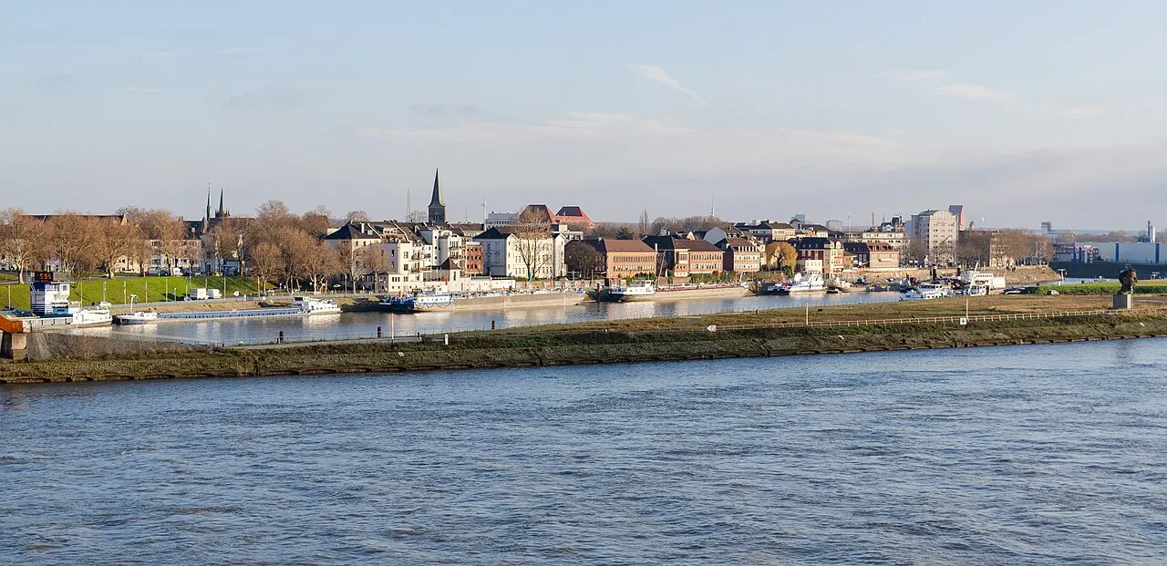 Hafenviertel Ruhrort in Duisburg an der Mündung der Ruhr in den Rhein